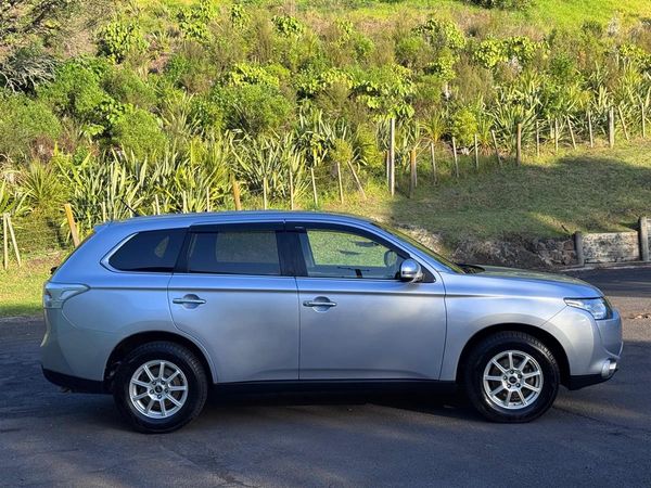 2013 Mitsubishi Outlander Super Low Kms ! 7 Seater ! 4WD ! Carousel 10