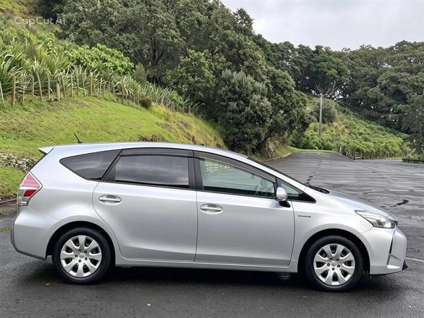 2019 Toyota Prius Alpha 5 Seater ! Radar Cruise ! Rev. Camera ! Carousel 7