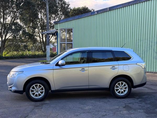 2013 Mitsubishi Outlander Super Low Kms ! 7 Seater ! 4WD ! Carousel 5