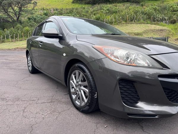 2012 Mazda Axela Super Low Kms/ Dark Interior Carousel 17