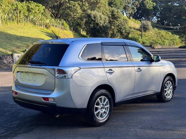 2013 Mitsubishi Outlander Super Low Kms ! 7 Seater ! 4WD ! Carousel 9