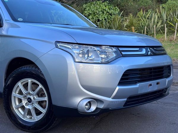2013 Mitsubishi Outlander Super Low Kms ! 7 Seater ! 4WD ! Carousel 2