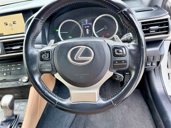 2015 Lexus RC 300h Version L | Hybrid Coupe Carousel 8