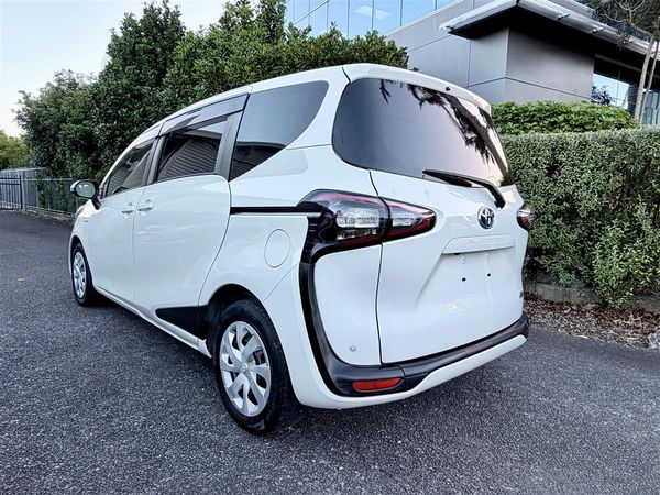 2015 Toyota Sienta Hybrid G | 7 Seater | Pearl Carousel 4