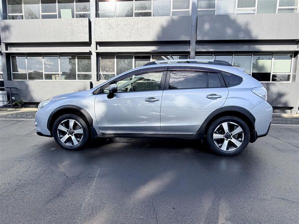 2015 Subaru XV Hybrid | AWD | 84k KM | SUV Carousel 3