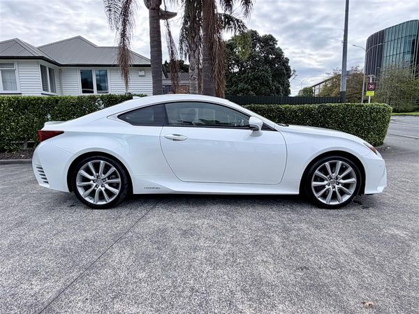 2015 Lexus RC 300h Version L | Hybrid Coupe Carousel 3