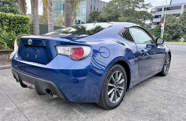 2014 Toyota 86 Low KM Sports Coupe – Fun to Drive Carousel 6