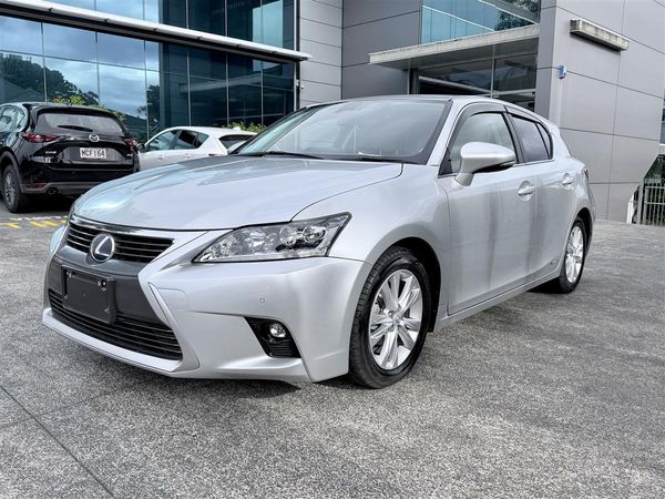 2014 Lexus CT 200h Version C | Hybrid | 99k Carousel 13