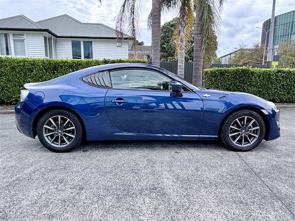 2014 Toyota 86 Low KM Sports Coupe – Fun to Drive Carousel 3