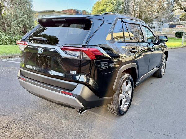 2021 Toyota RAV4 Hybrid Limited | Top of the Range | NZ Favourite Carousel 6