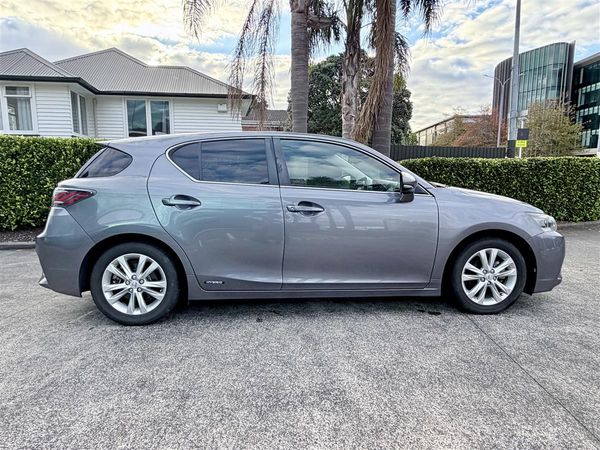 2014 Lexus CT 200h Hybrid Version C Carousel 3