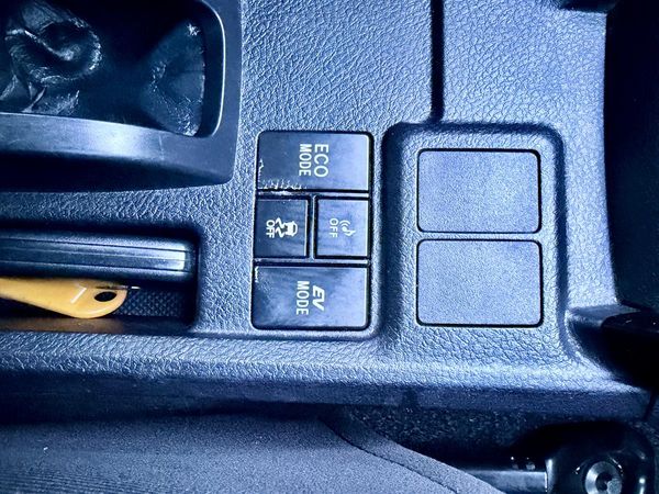 2013 Toyota Fielder Hybrid G Aero | 82k KM Carousel 14