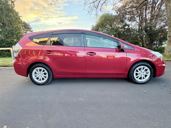 2013 Toyota Prius Alpha G | 7 Seater | Cruise Control Carousel 3