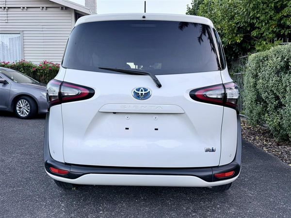 2015 Toyota Sienta Hybrid G | 7 Seater | Pearl Carousel 5