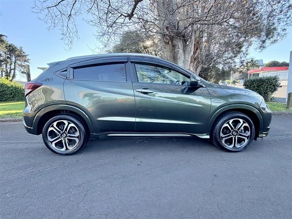 2014 Honda Vezel Z | Honda Sensing | Hybrid SUV Carousel 3