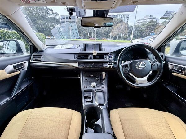 2014 Lexus CT 200h Version C | Hybrid | 99k Carousel 18