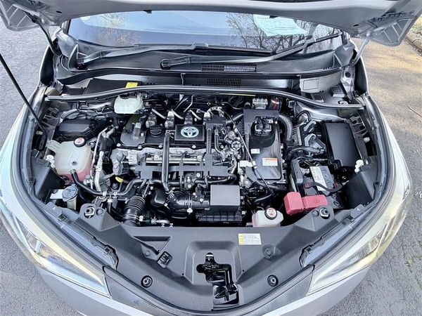 2017 Toyota C-HR G Hybrid | 48k KM | Toyota Safety Carousel 17