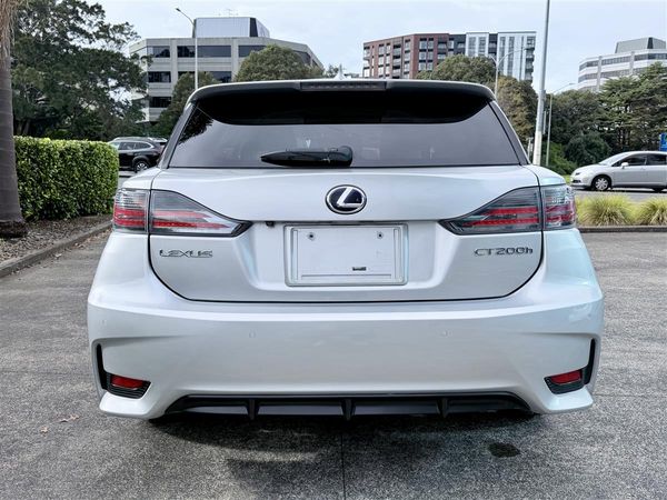 2014 Lexus CT 200h Version C | Hybrid | 99k Carousel 16