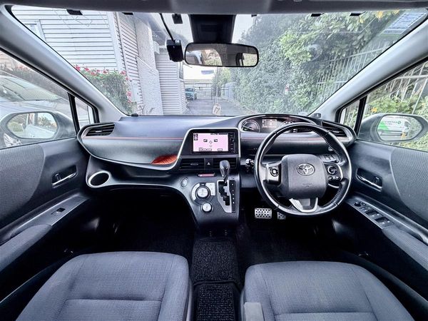 2015 Toyota Sienta Hybrid G | 7 Seater | Pearl Carousel 7
