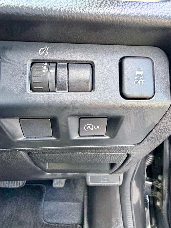 2012 Subaru Impreza 2.0i Low KM Carousel 12