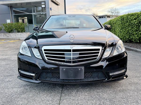 2013 Mercedes-Benz E 250 Avantgarde | 76k KM | Luxury Carousel 1