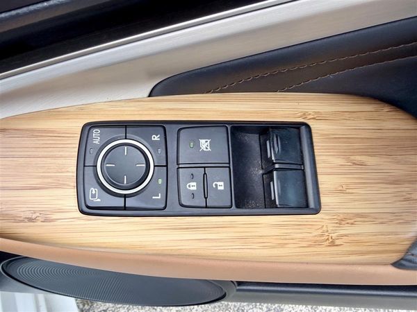 2015 Lexus RC 300h Version L | Hybrid Coupe Carousel 10