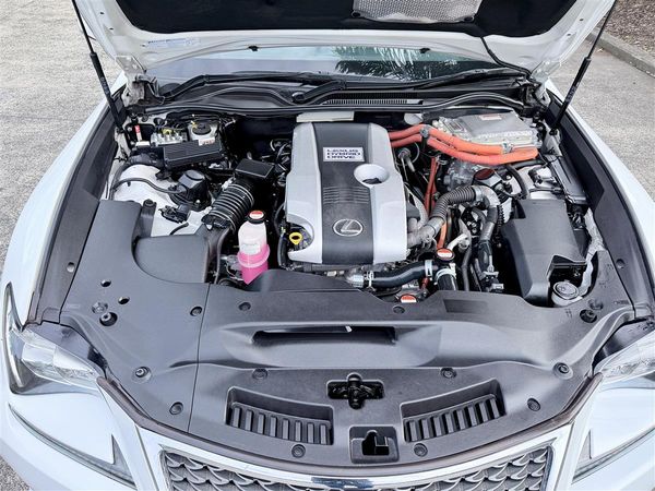 2015 Lexus RC 300h Version L | Hybrid Coupe Carousel 17