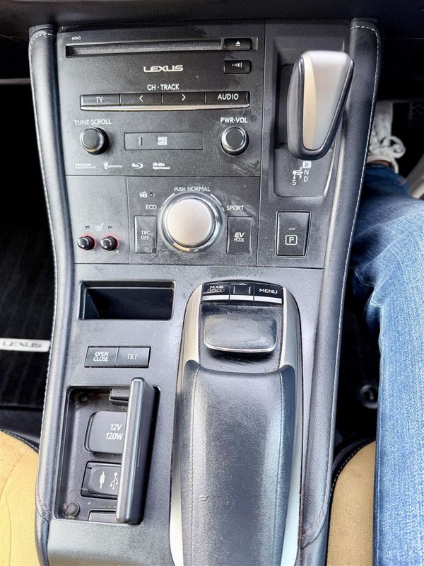 2014 Lexus CT 200h Version C | Hybrid | 99k Carousel 35