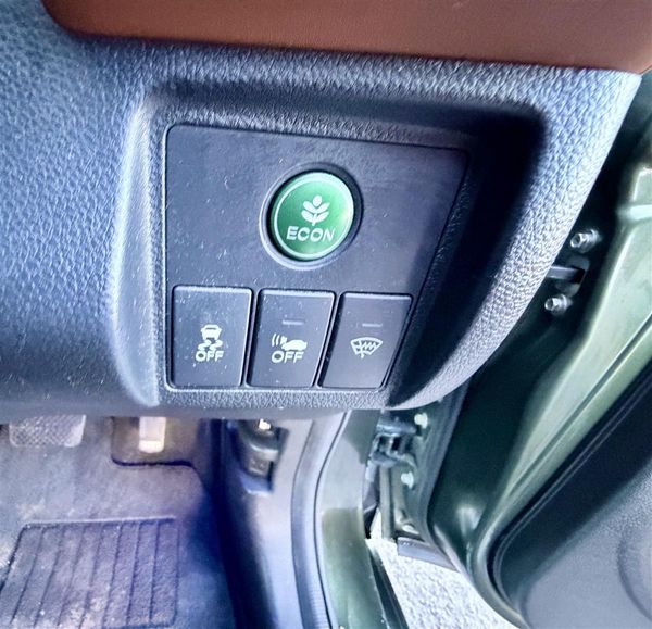 2014 Honda Vezel Z | Honda Sensing | Hybrid SUV Carousel 11