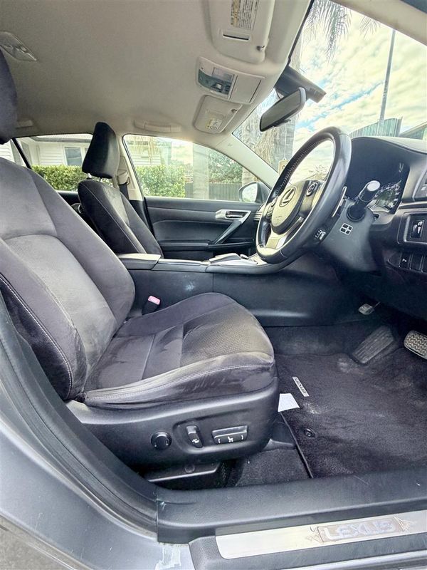 2014 Lexus CT 200h Hybrid Version C Carousel 9
