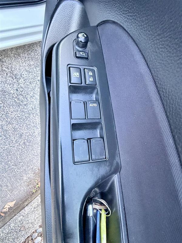 2015 Suzuki Swift XL-DJE Carousel 9