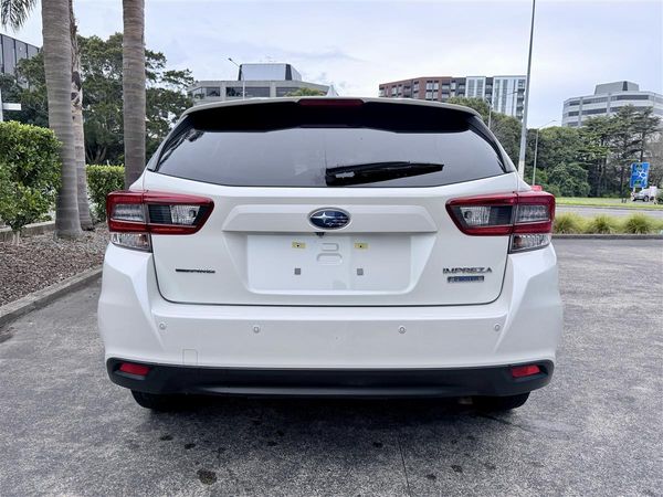 2022 Subaru Impreza Sport 2.0e-L Hybrid AWD Carousel 5