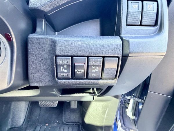 2011 Mazda Premacy | 2.0L Auto Wagon Carousel 19