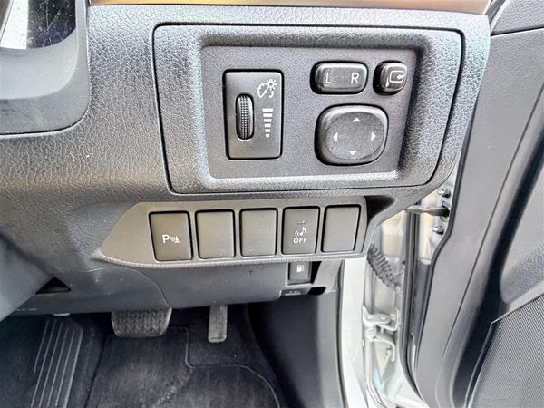 2014 Lexus CT 200h Version C | Hybrid | 99k Carousel 23