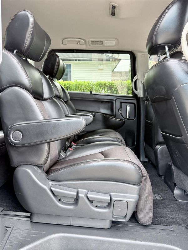 2016 Nissan Elgrand 7 Seater | Luxury Van Carousel 18