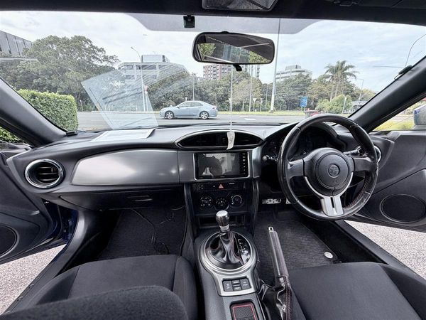2014 Toyota 86 Low KM Sports Coupe – Fun to Drive Carousel 7
