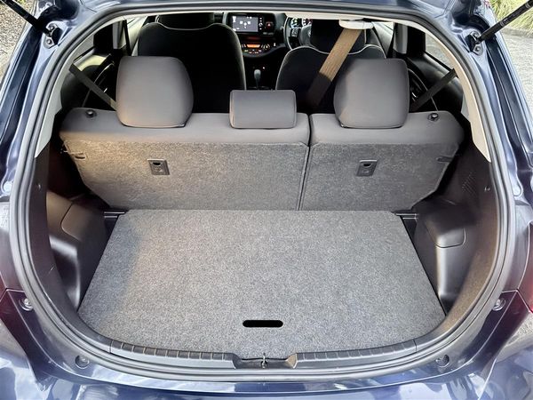 2017 Toyota Vitz Hybrid | Juwela | 87k KM Carousel 11