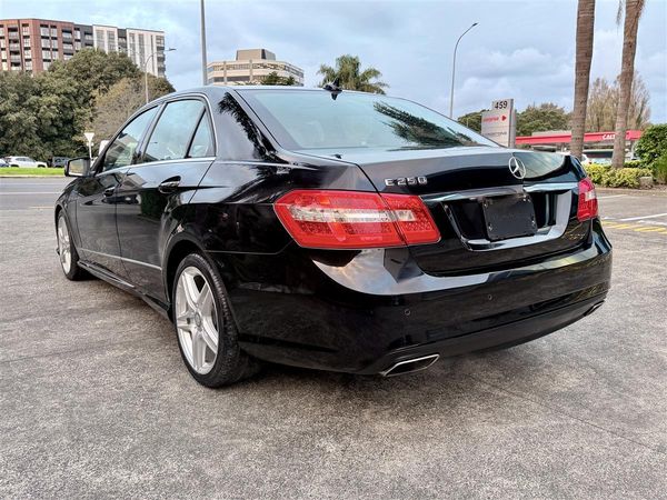 2013 Mercedes-Benz E 250 Avantgarde | 76k KM | Luxury Carousel 5
