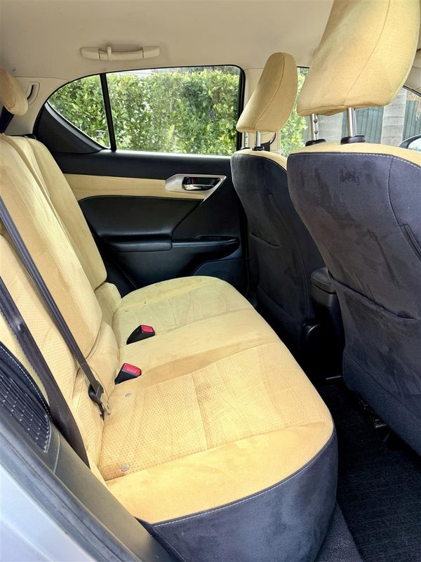 2014 Lexus CT 200h Version C | Hybrid | 99k Carousel 10