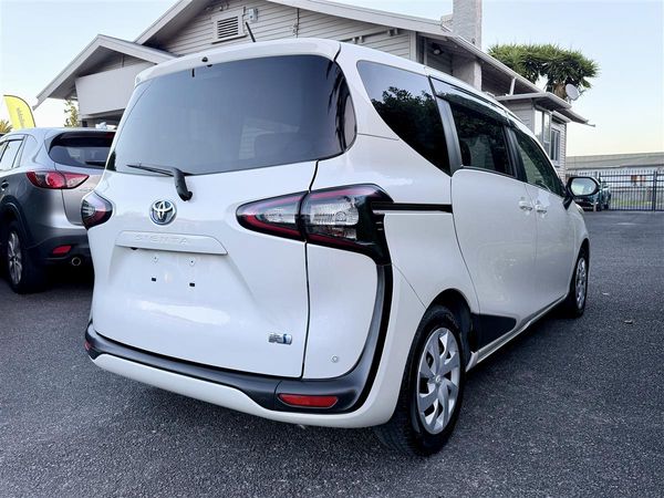 2015 Toyota Sienta Hybrid G | 7 Seater | Pearl Carousel 6