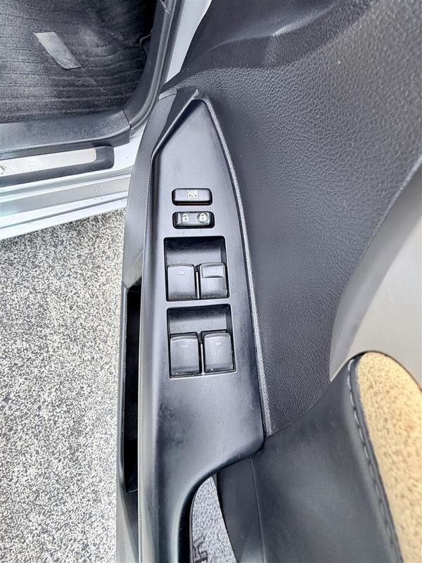 2014 Lexus CT 200h Version C | Hybrid | 99k Carousel 22