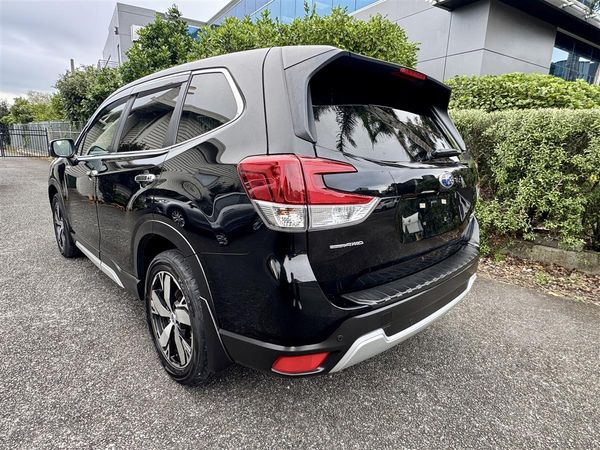 2020 Subaru Forester | Hybrid | 2.0L AWD SUV | 92,323 kms Carousel 4