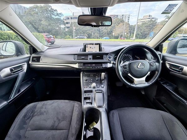 2014 Lexus CT 200h Hybrid Version C Carousel 7