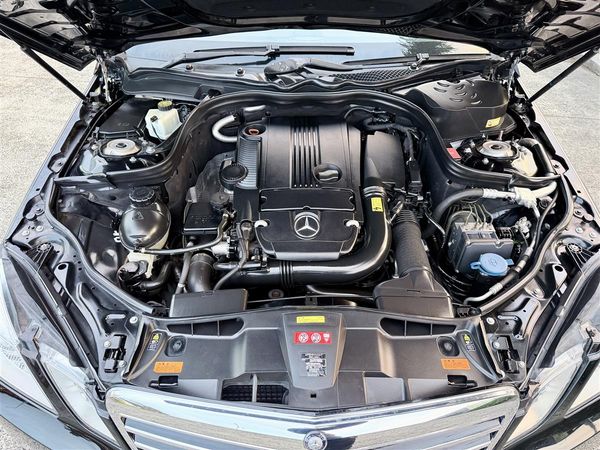 2013 Mercedes-Benz E 250 Avantgarde | 76k KM | Luxury Carousel 13