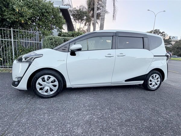 2015 Toyota Sienta Hybrid G | 7 Seater | Pearl Carousel 3
