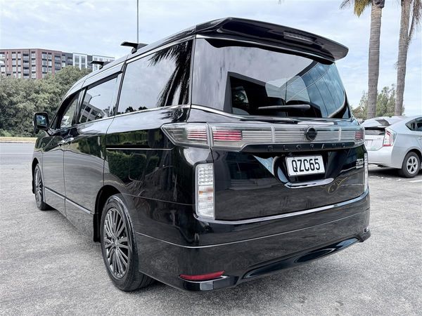2016 Nissan Elgrand 7 Seater | Luxury Van Carousel 6