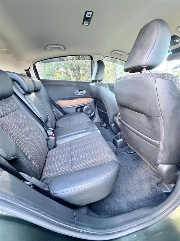 2014 Honda Vezel Z | Honda Sensing | Hybrid SUV Carousel 10