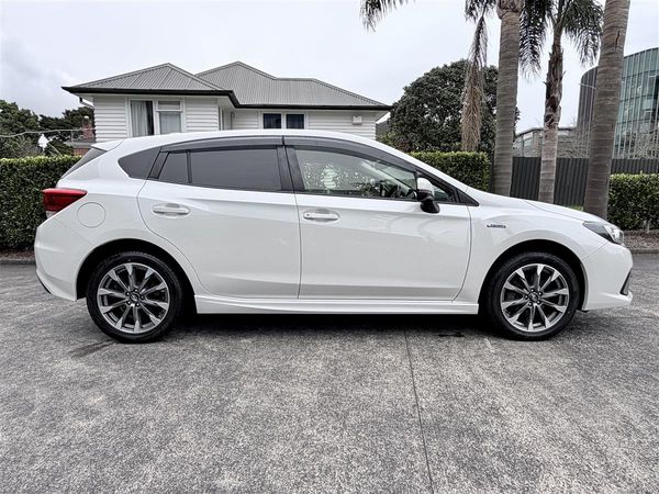 2022 Subaru Impreza Sport 2.0e-L Hybrid AWD Carousel 3