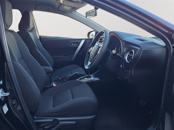 2014 Toyota Auris 1.8G, LOW KMS Carousel 12