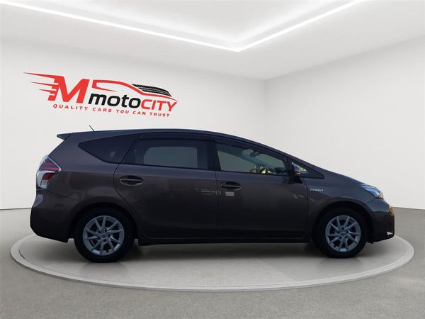 2017 Toyota Prius ALPHA HYBRID, 7 Seater Carousel 1